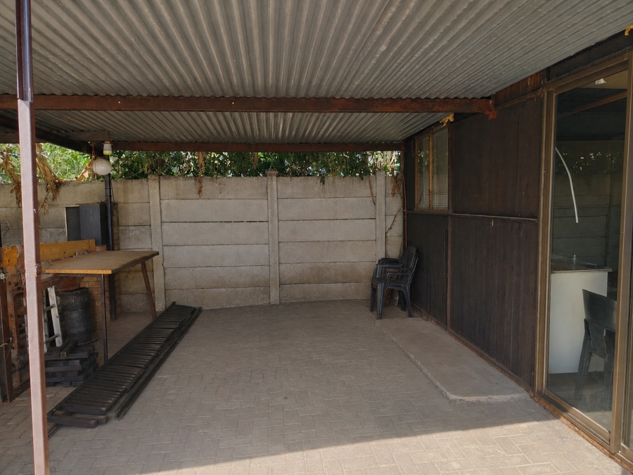 2 Bedroom Property for Sale in Oos Einde North West